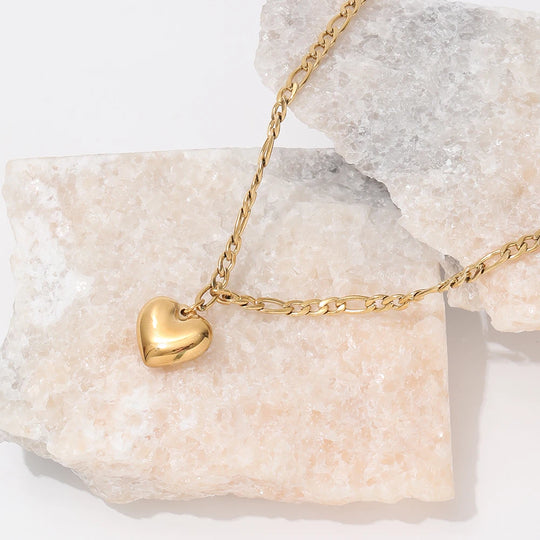 Fond. Necklace worn