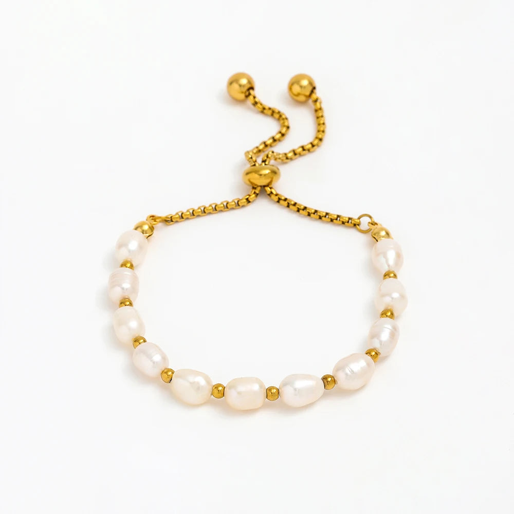 Luna. Bracelet detail