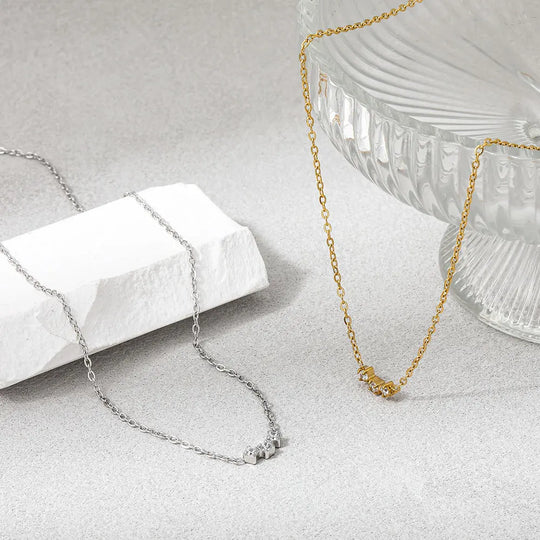 Arc. Necklace detail