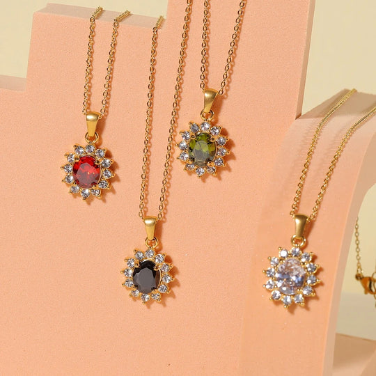 Lustre. Necklace worn