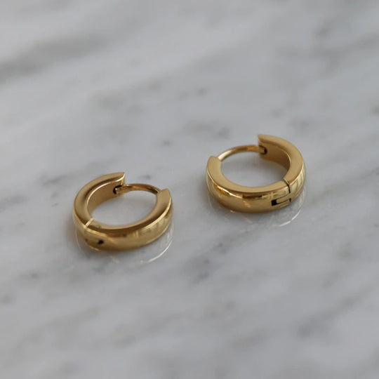Bare. Hoops detail