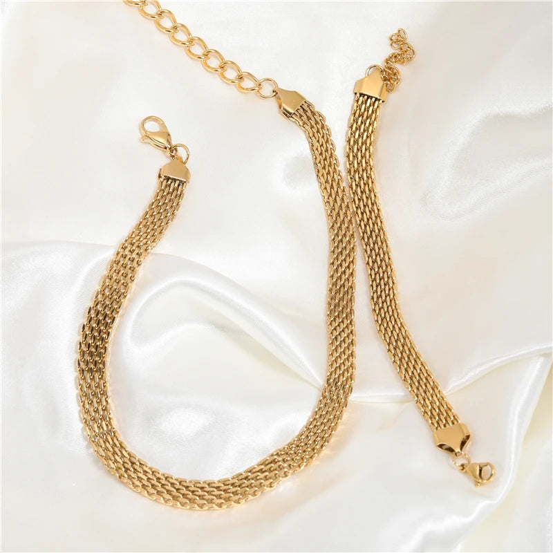 Strap. Choker worn