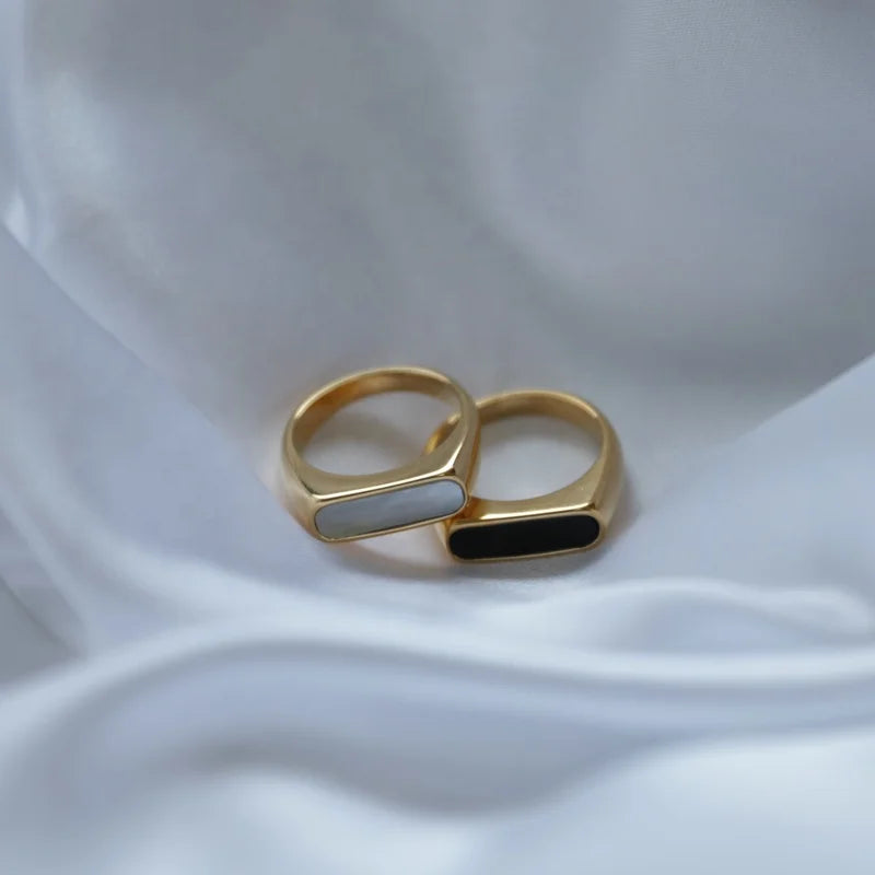 Coral. Ring detail
