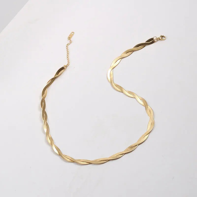 Knot. Choker detail