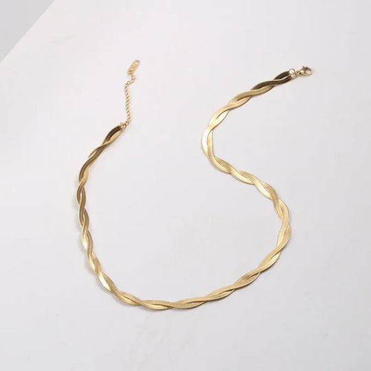 Knot. Choker detail