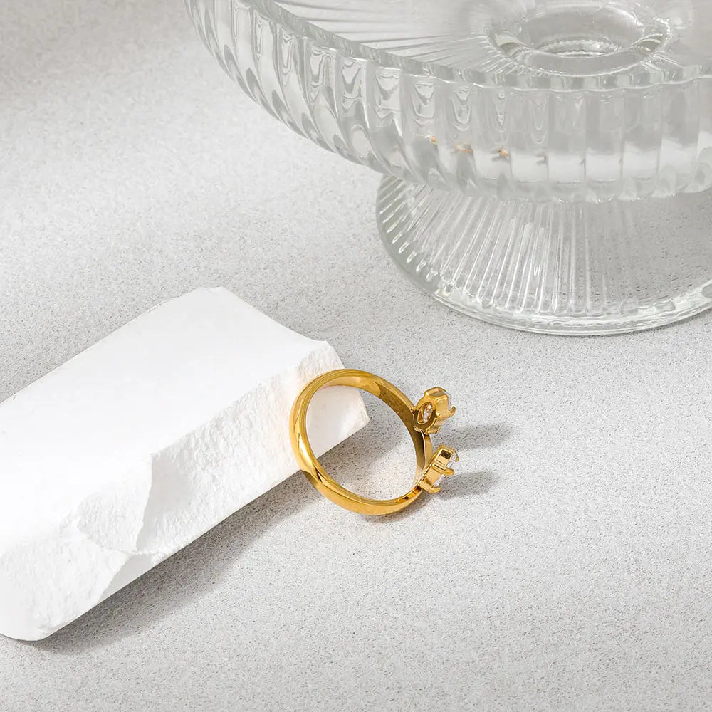 Talon. Ring worn