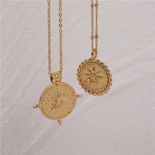 Nova. Necklace detail