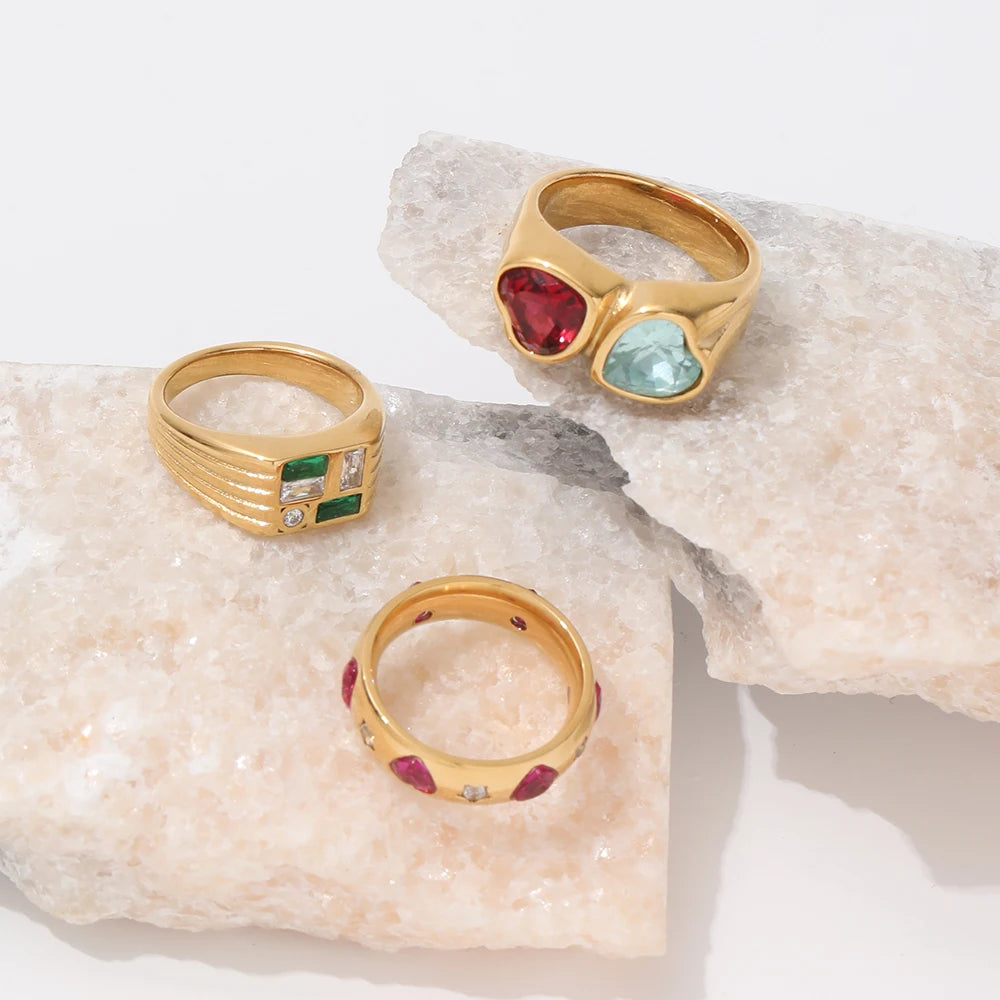 Amour. Ring worn