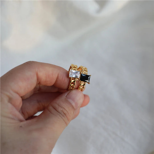 Domino. Ring worn
