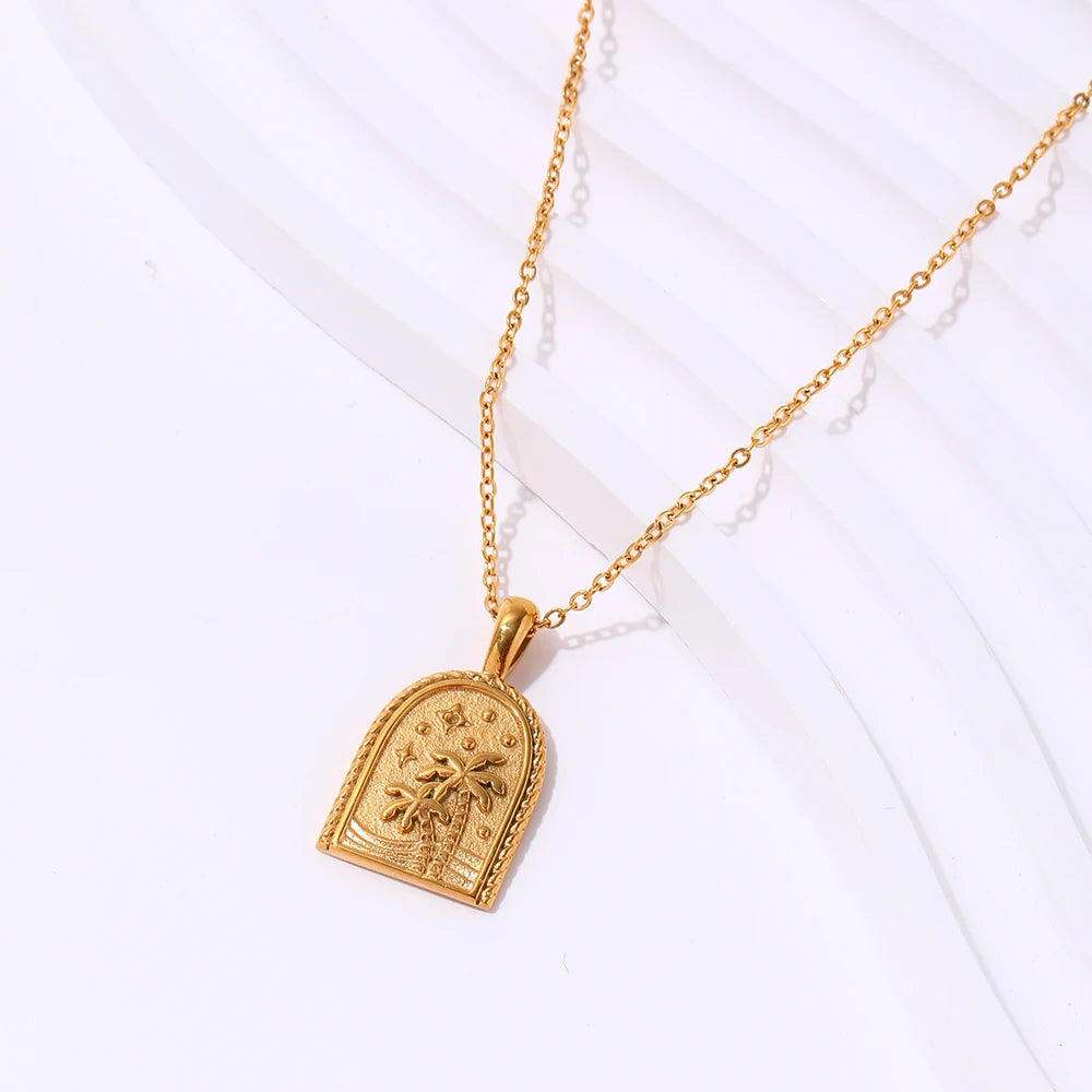 Oasis. Necklace worn