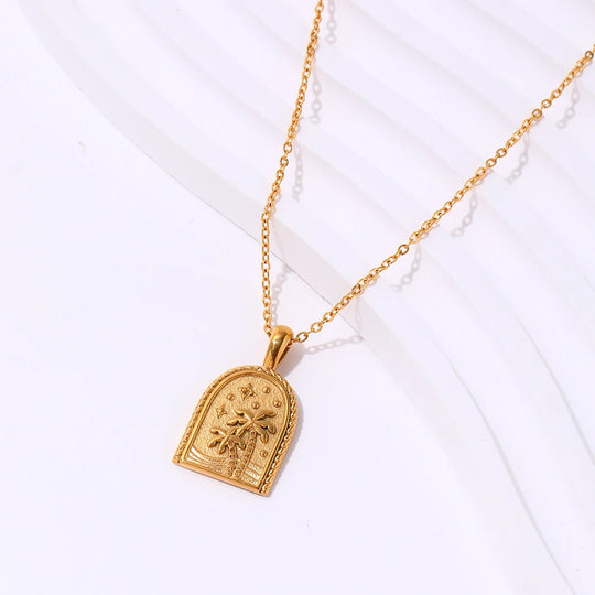 Oasis. Necklace worn