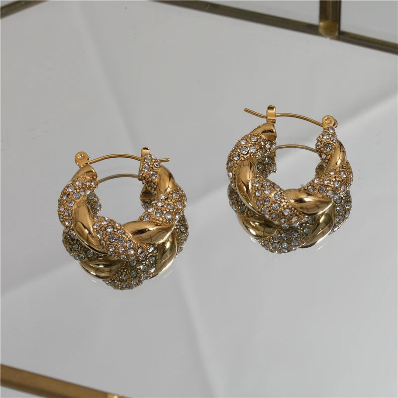 Twist. Hoops worn