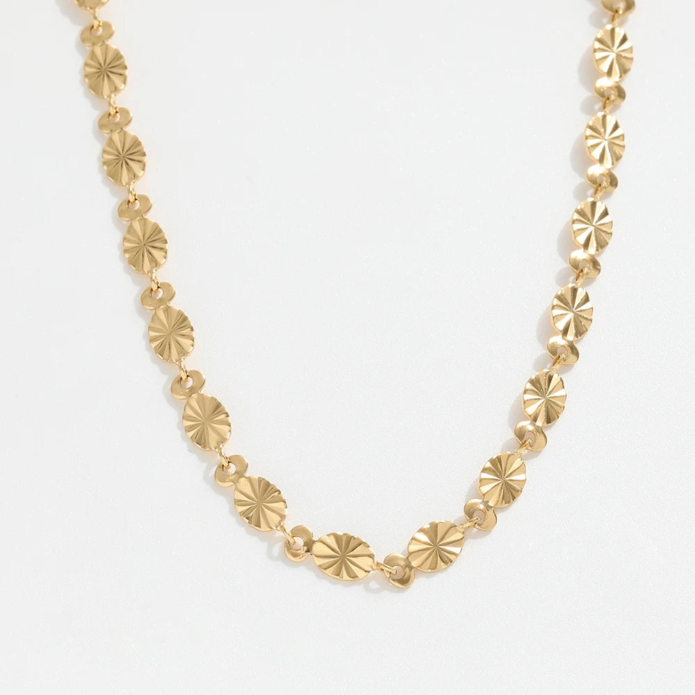Sheen. Necklace detail