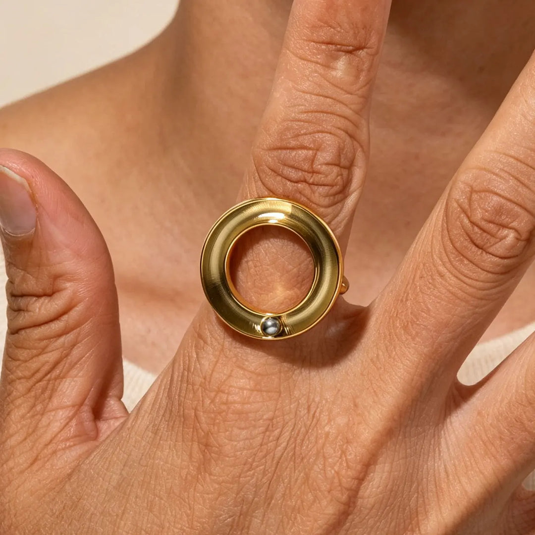 Loop. Ring detail
