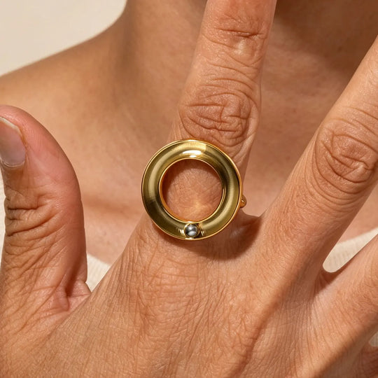 Loop. Ring detail