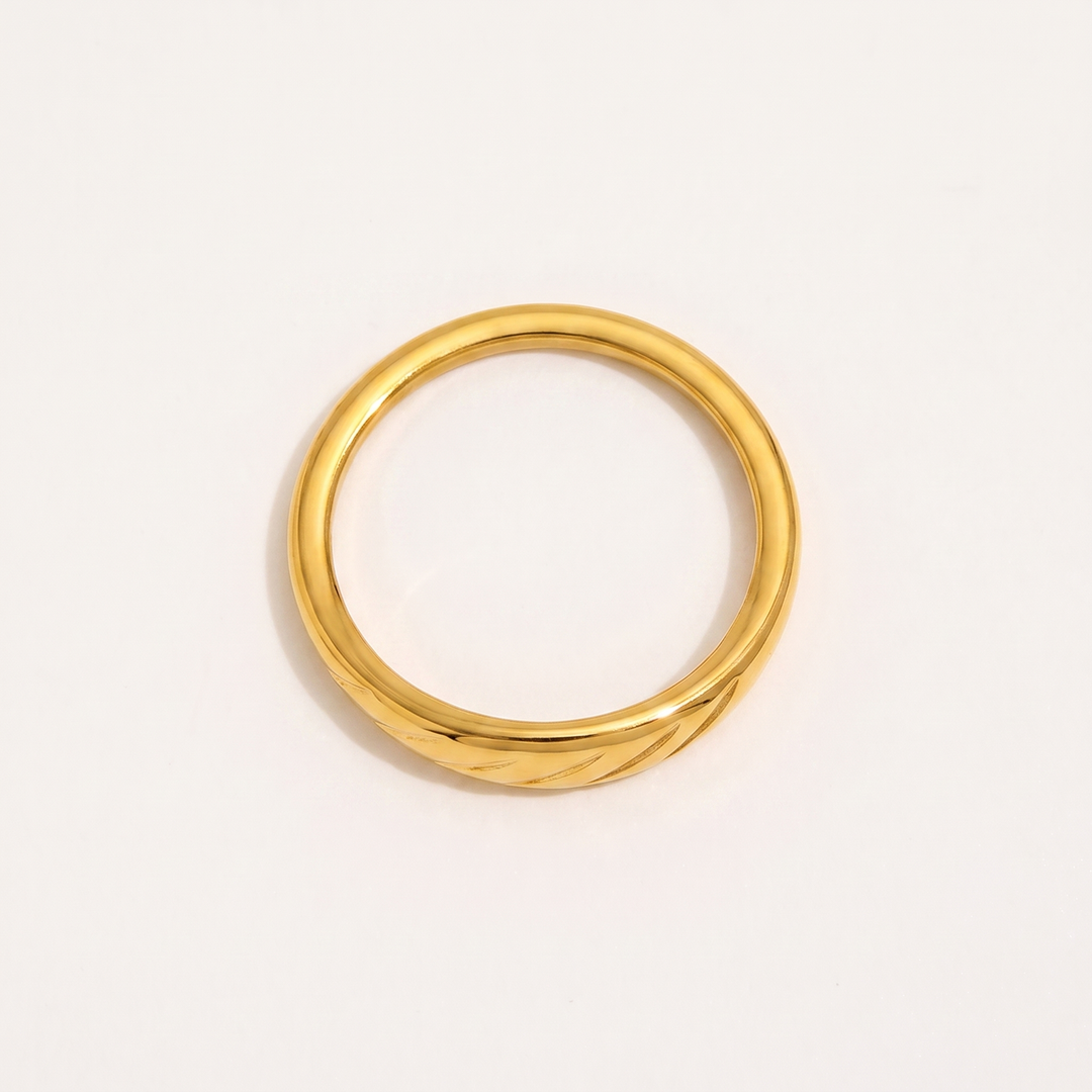 Crescent. Ring - Gold