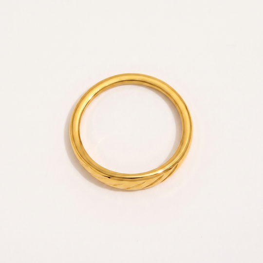 Crescent. Ring - Gold
