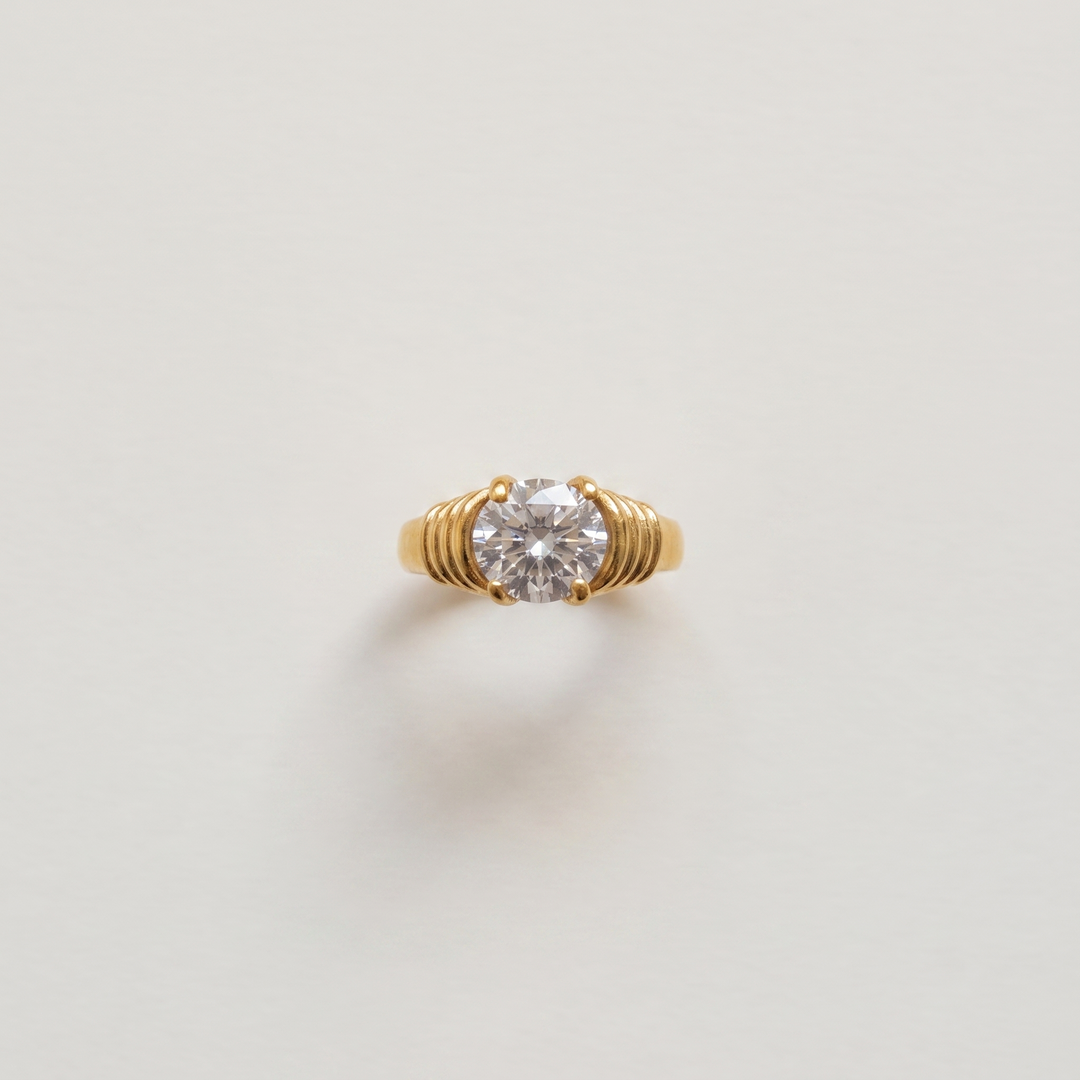 Regal. Ring - White