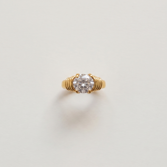 Regal. Ring - White