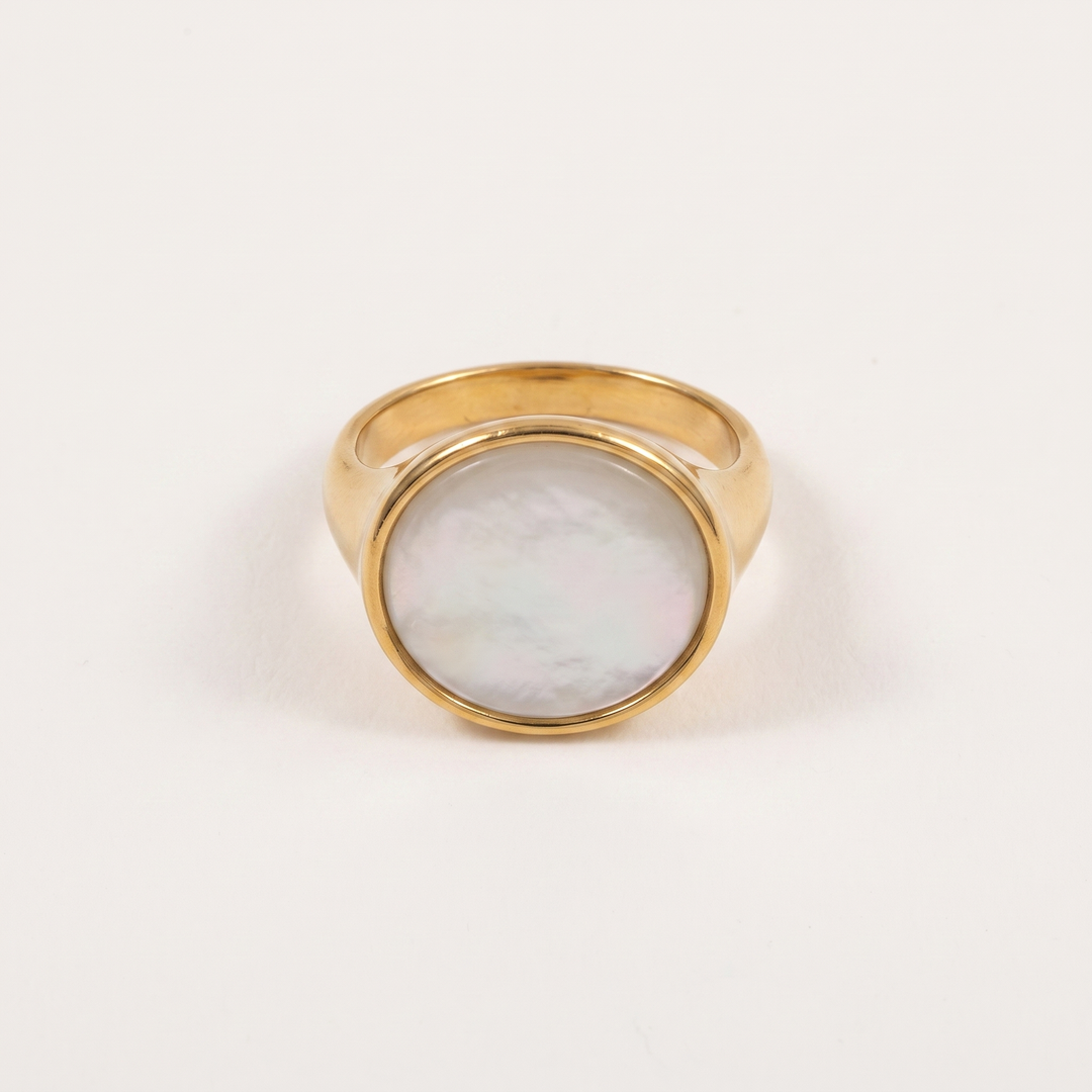 Cameo. Ring - White