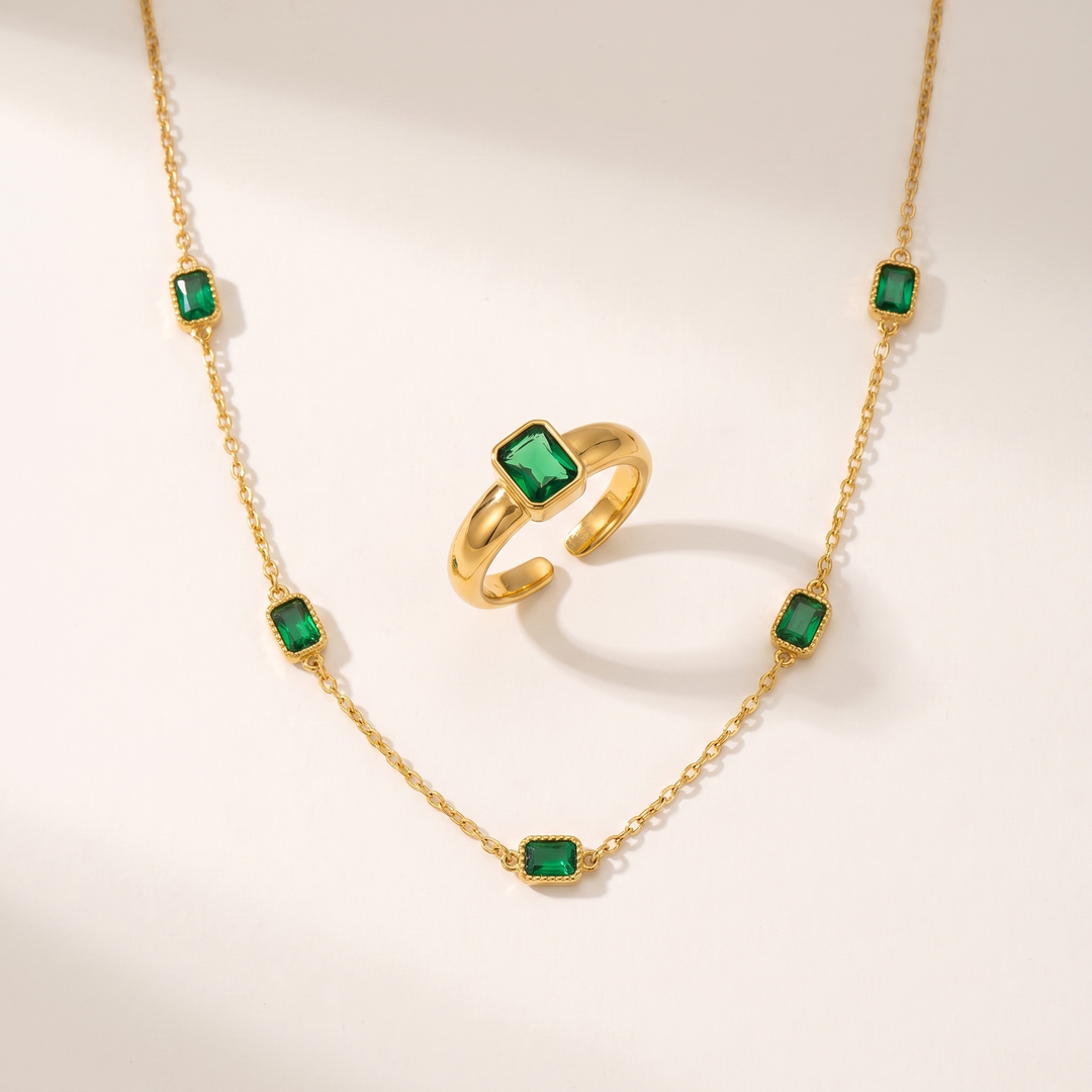 Verdant. Necklace - Gold